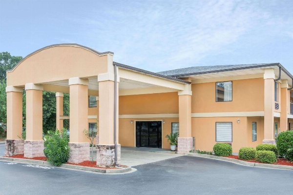 Days Inn by Wyndham Blythewood North Columbia image 1
